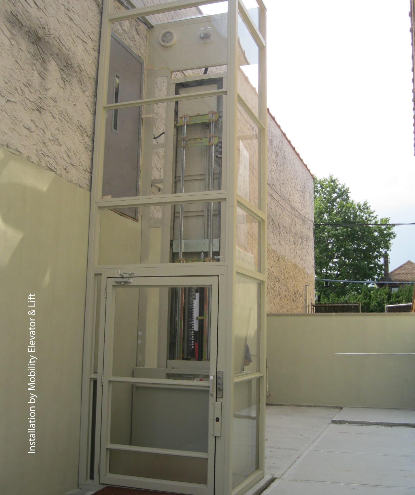 Best Versatile Vertical Platform Lift in Dubai | Suitable For Homes Best Versatile Vertical Platform Lift in Dubai | Suitable For Homes